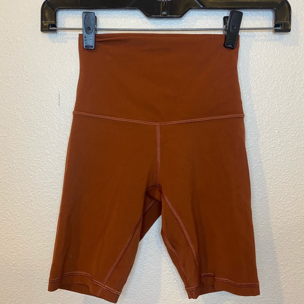 NWOT lululemon bike shorts